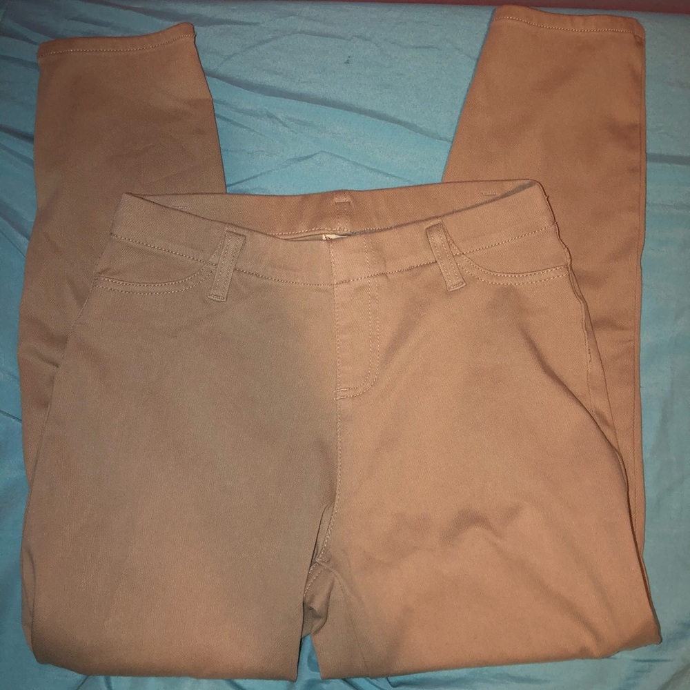 khaki capri pants